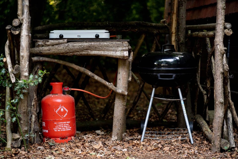 Woodlang Glamping Near Newbury, No Deposit Chalet in England