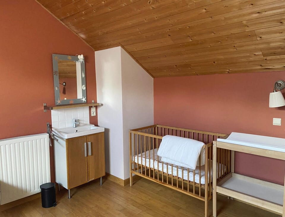 House | 6 bedrooms, individually furnished