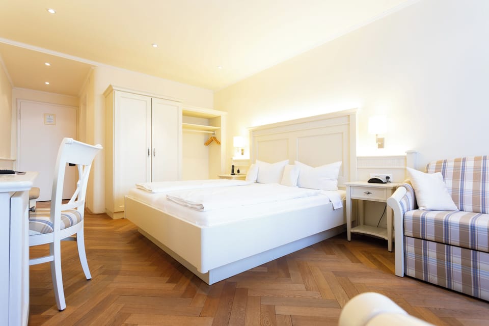 Comfort Double Room | In-room safe, desk, laptop workspace, free WiFi