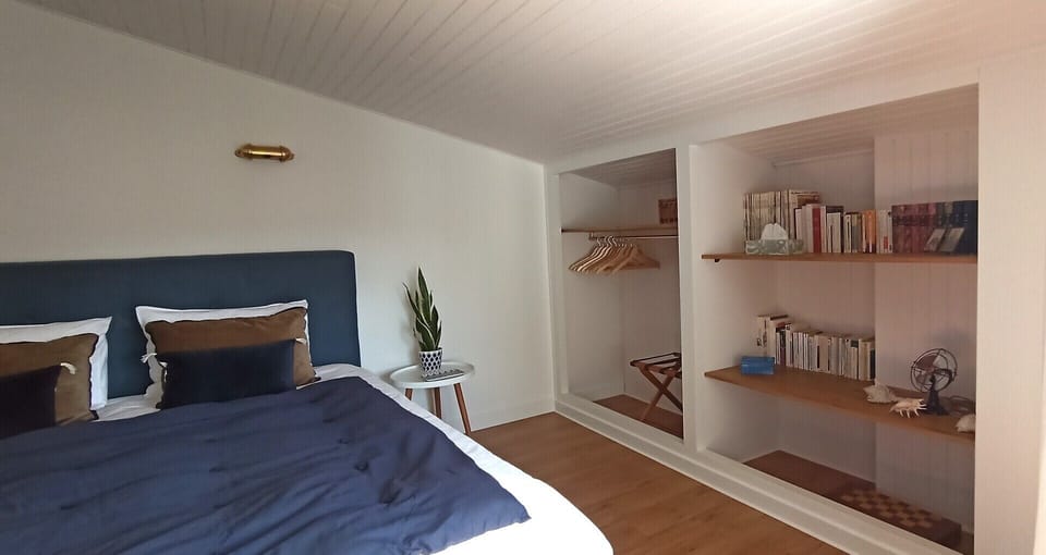 Double Room, 1 King Bed, Garden View | Soundproofing, iron/ironing board, free WiFi