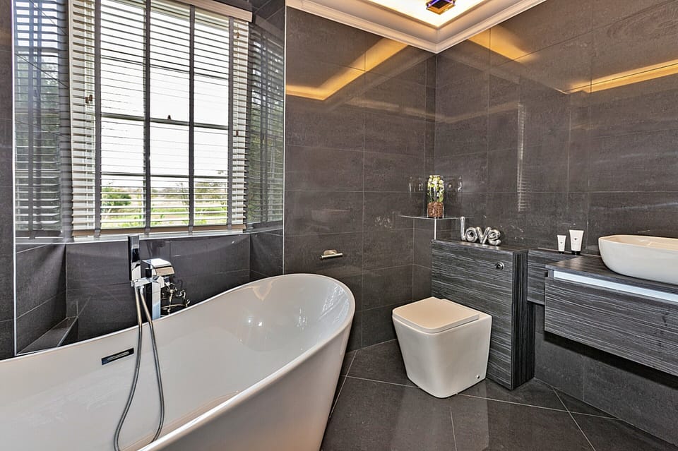 5 Bedroom Holiday Home With Sauna, No Deposit House in Aylesbury Vale