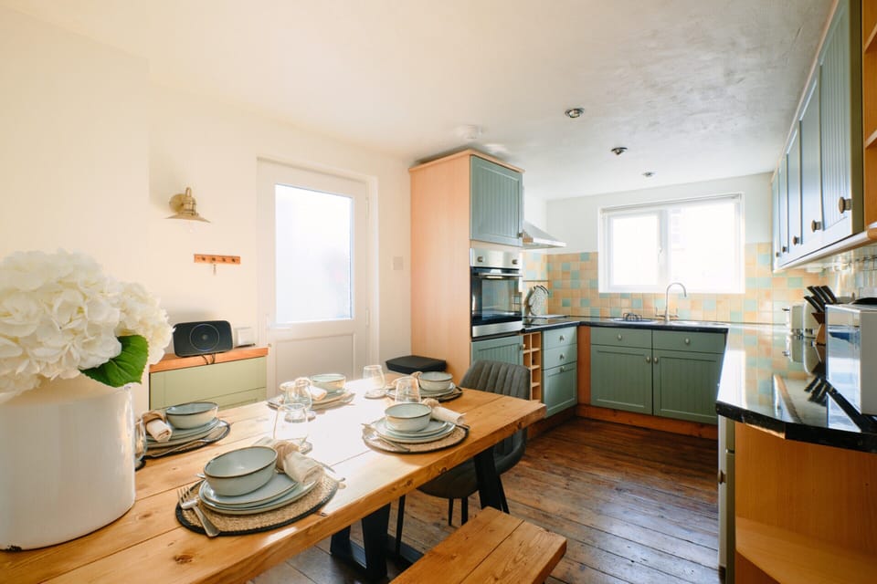 Cottage | Dining