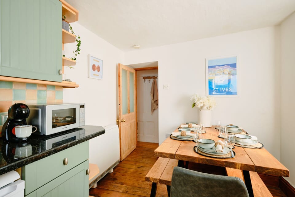 Cottage | Dining