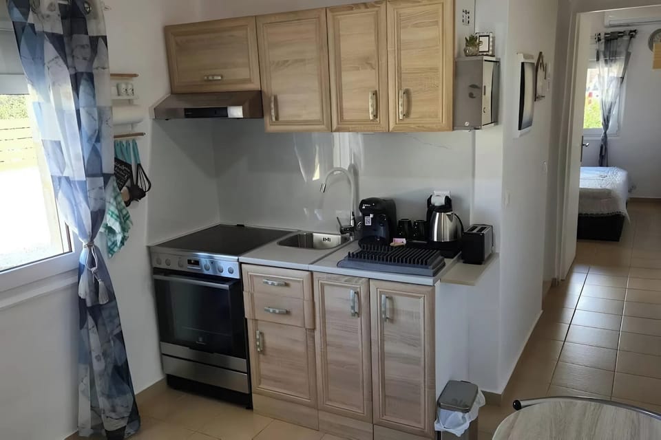 Deluxe House, Sea View | Private kitchen | Fridge, oven, stovetop, electric kettle