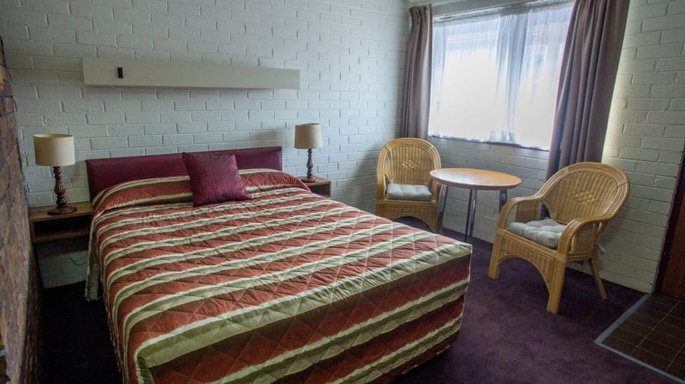 Deluxe Room | Desk, laptop workspace, iron/ironing board, WiFi (free)