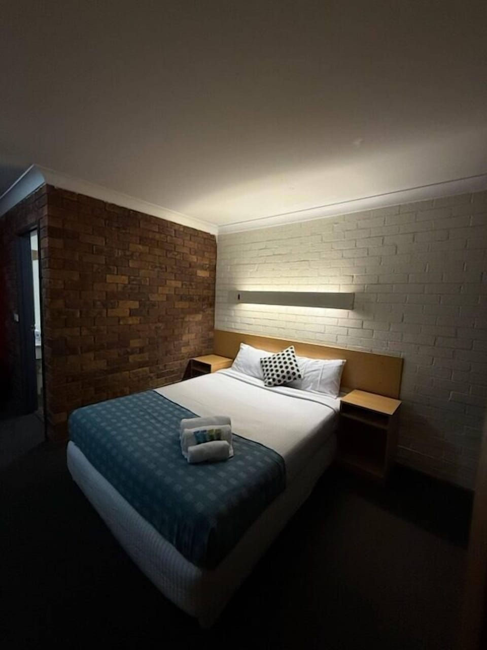Deluxe Room | Desk, laptop workspace, iron/ironing board, WiFi (free)