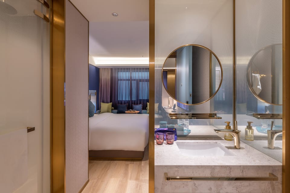 Classic Single Room | Bathroom | Shower, rainfall showerhead, free toiletries, hair dryer