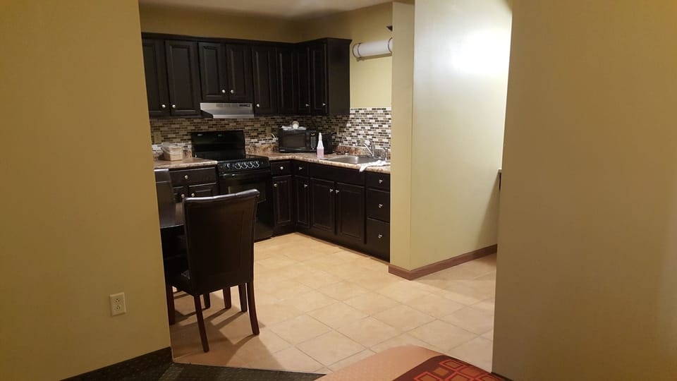 Economy Room, Accessible, Kitchenette | Private kitchen | Coffee/tea maker, fridge, microwave, oven