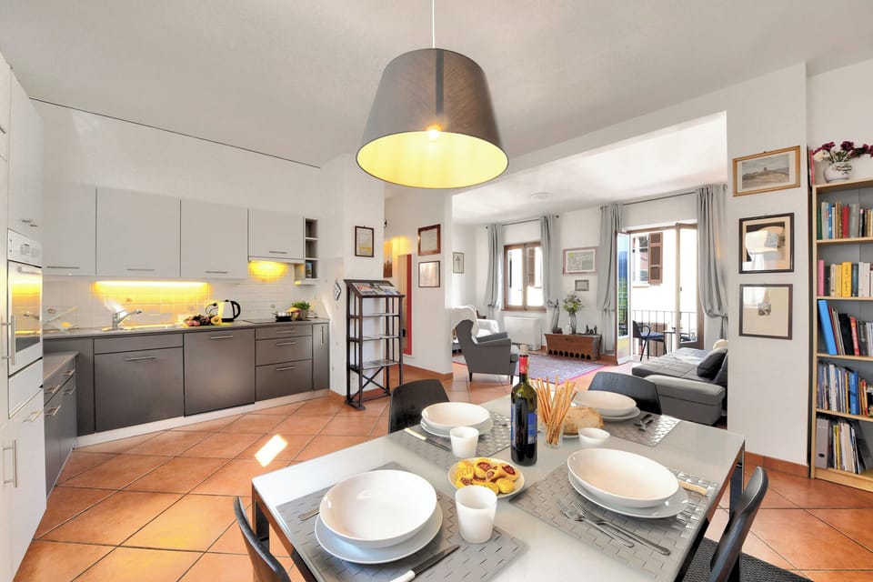 Standard Apartment, 2 Bedrooms, Balcony (Residenza Lungolago Melide) | Dining