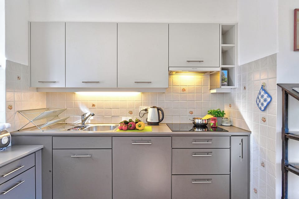 Standard Apartment, 2 Bedrooms, Balcony (Residenza Lungolago Melide) | Private kitchen
