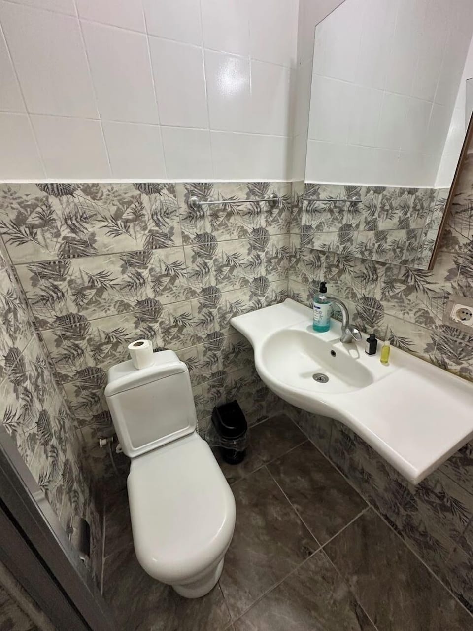 Economy Double or Twin Room, City View | Bathroom | Shower, towels, soap, shampoo