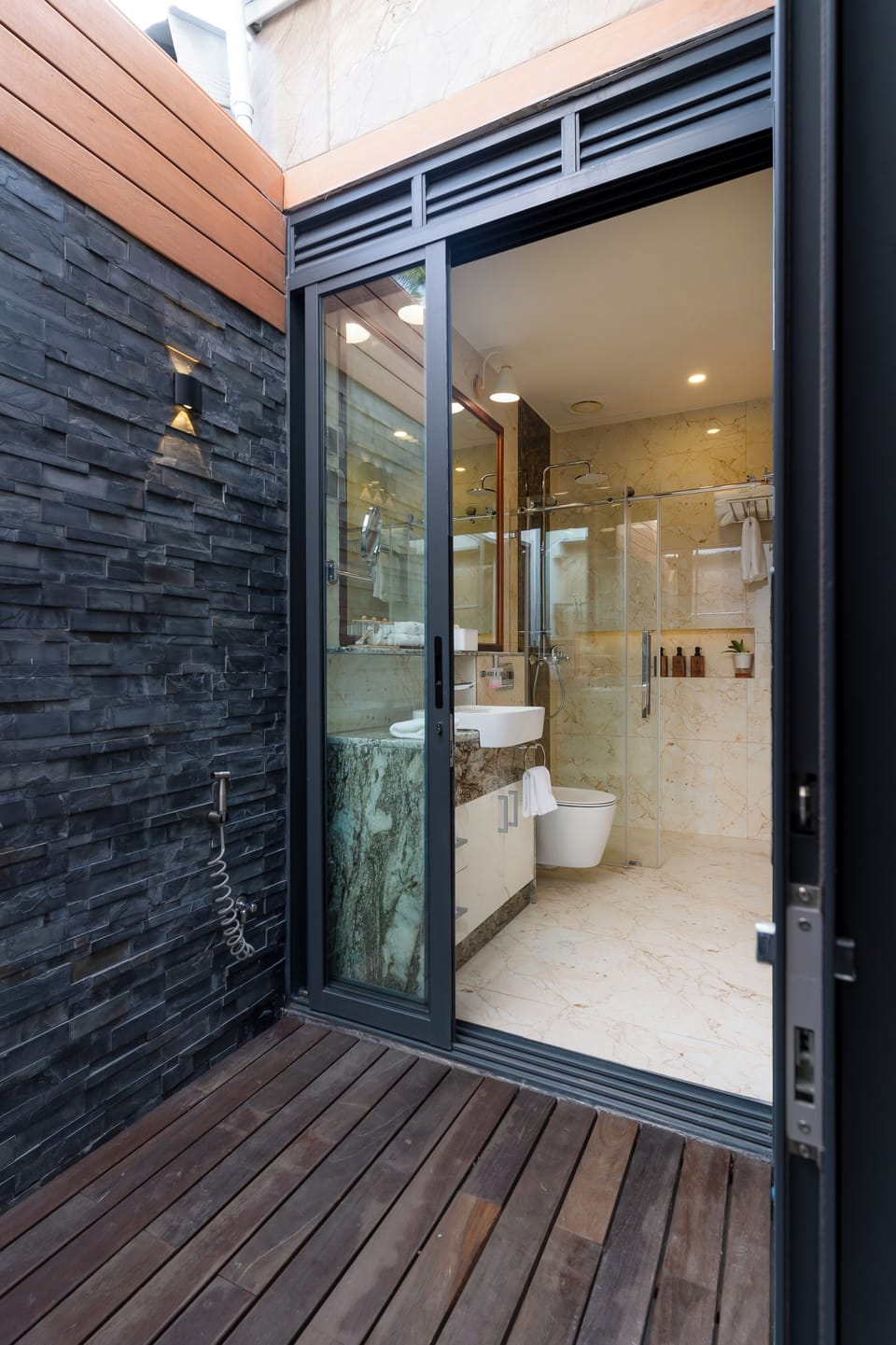 Deluxe Family Room | Bathroom | Eco-friendly toiletries, hair dryer, bathrobes, slippers