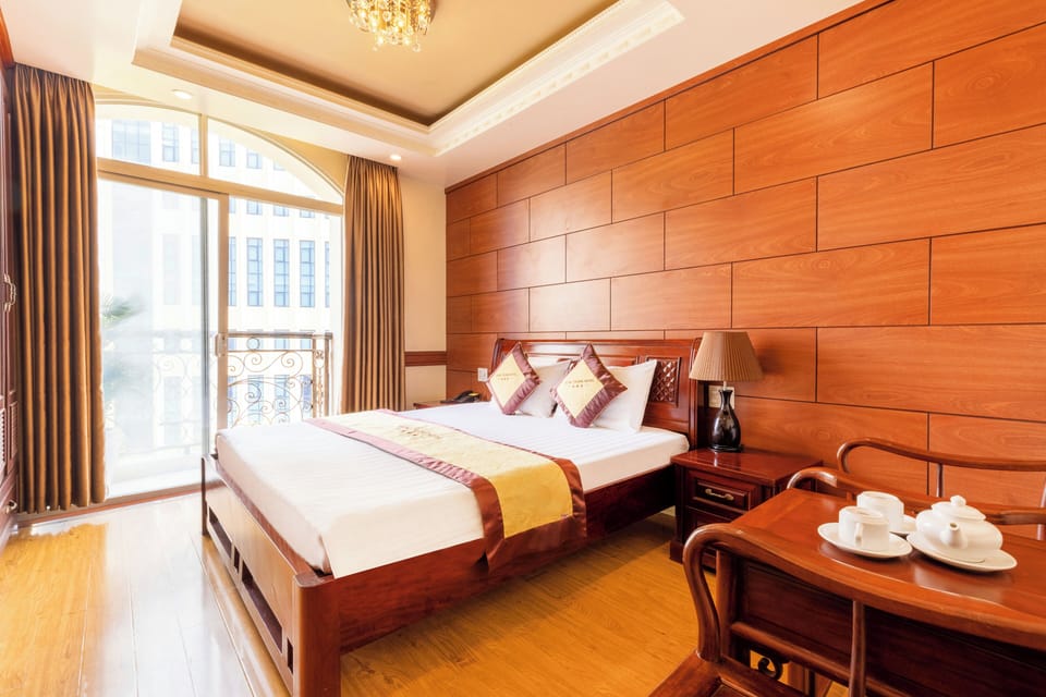 King Room with Balcony | Minibar, free WiFi, bed sheets