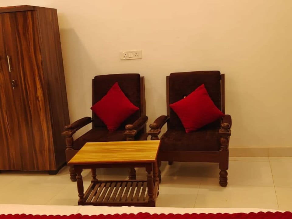 Deluxe Double Room, City View | Desk, laptop workspace, free WiFi