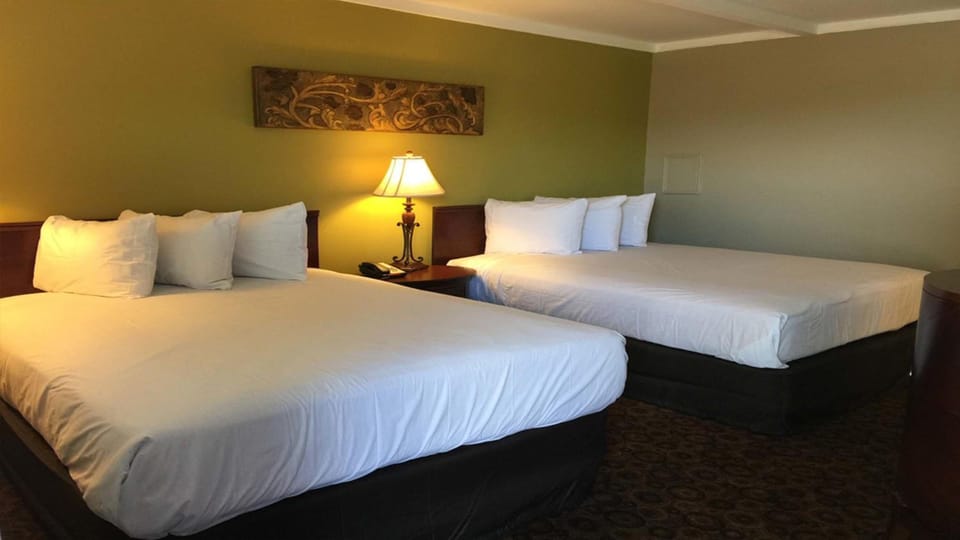 Blackout drapes, free WiFi, bed sheets