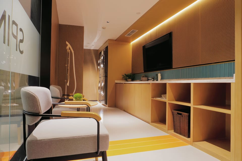 Rezen Longuu Hotel - Guangzhou Baiyun Airport Cultural Tourism City Hotel in Guangzhou