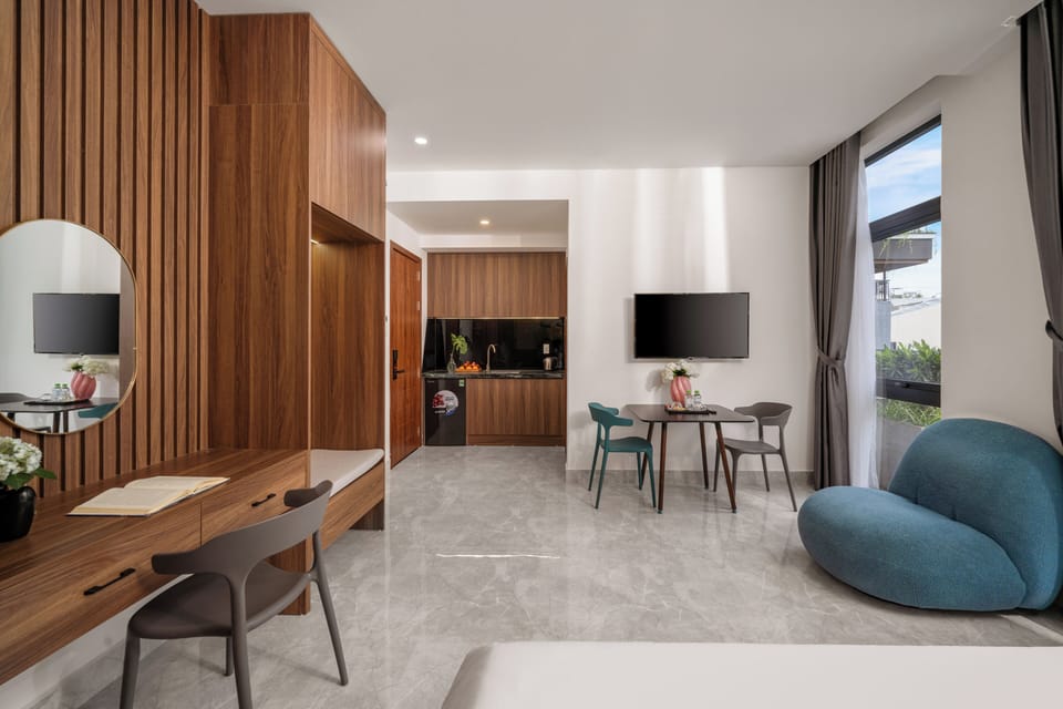 Premier Studio, Balcony, Pool View | Minibar, desk, WiFi (free), bed sheets