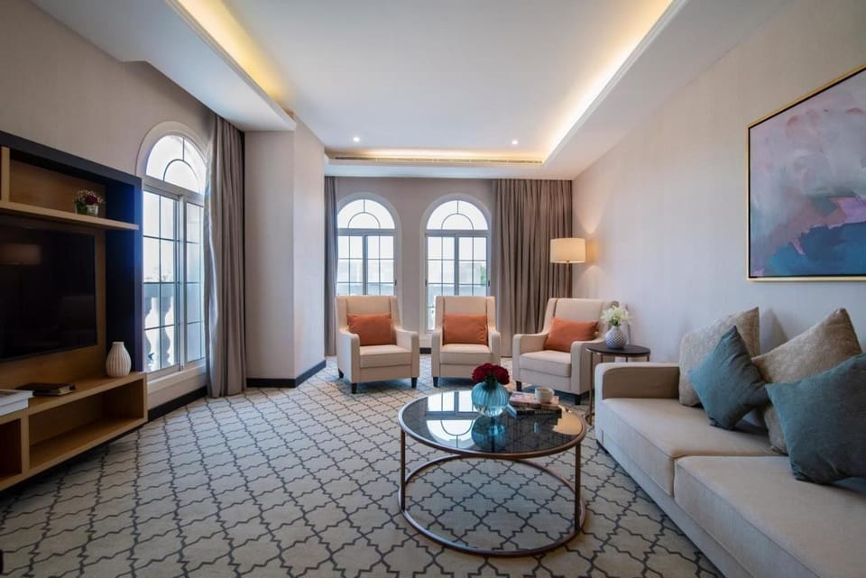 Executive Suite, Patio | Free WiFi