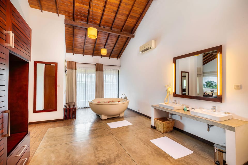 Passibay Suite | Bathroom | Free toiletries, hair dryer, bidet, towels