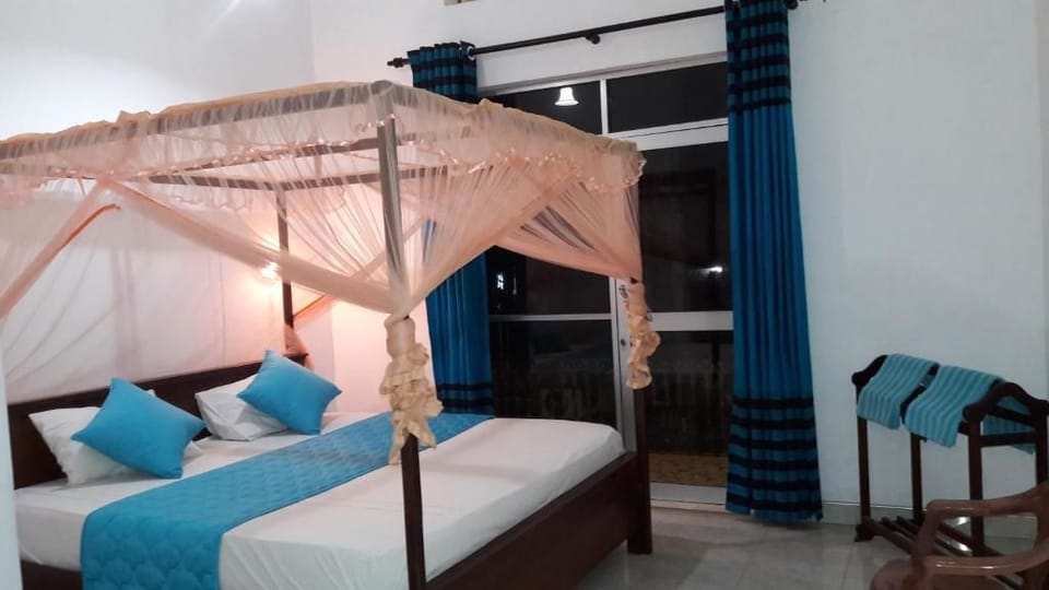 Standard Double Room (With AC) | Desk, soundproofing, iron/ironing board, free WiFi