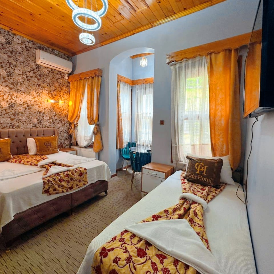 Standard Triple Room | Premium bedding, minibar, desk, free WiFi