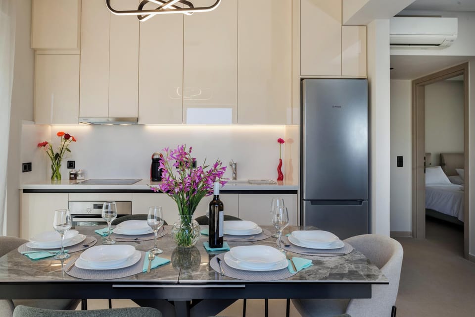 Villa, Mountain View | Private kitchen | Full-size fridge, microwave, oven, stovetop
