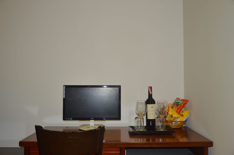 Twin Room | 1 bedroom, premium bedding, Select Comfort beds, minibar