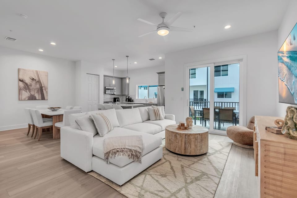 House, Multiple Beds (Azul Townhomes A3 - Sunrise) | Living area