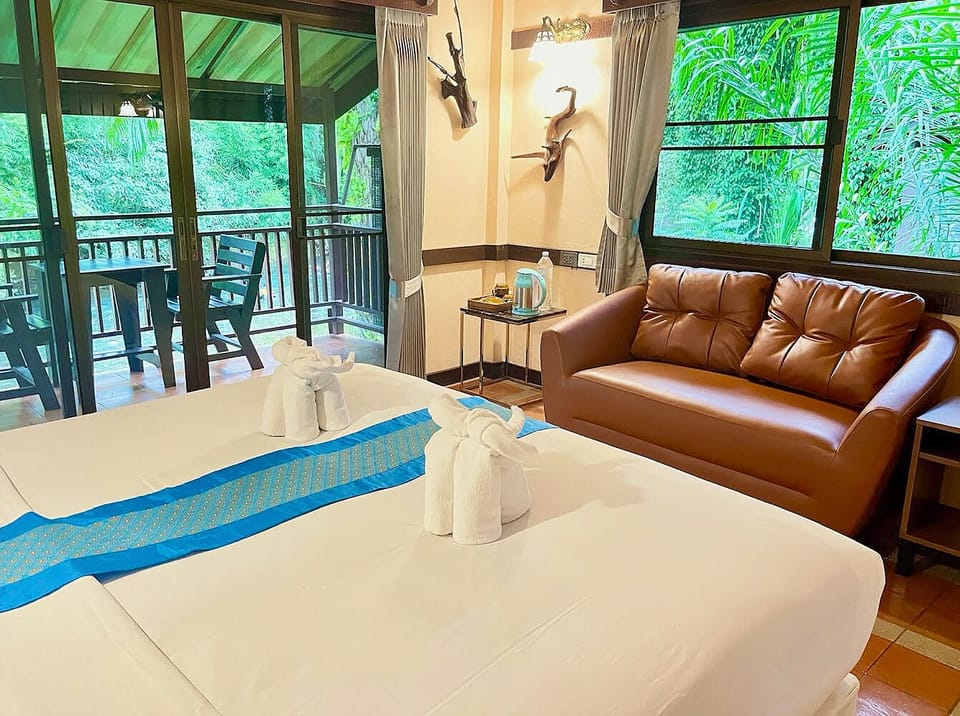 Desk, WiFi (free), bed sheets