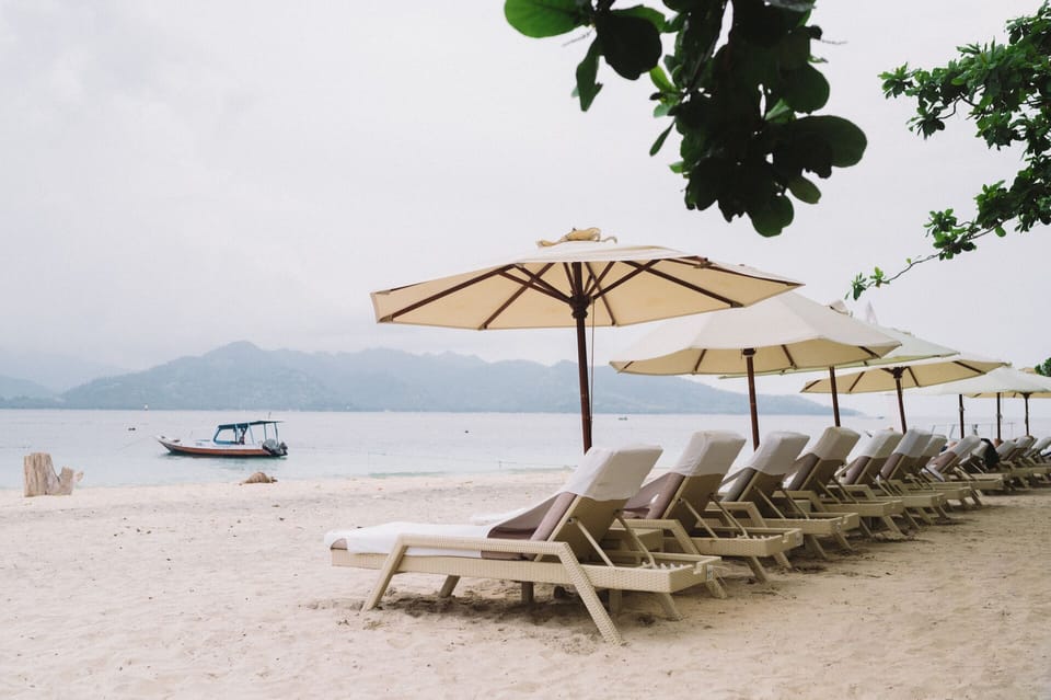 Scallywags Beach Club Hotel in Pemenang