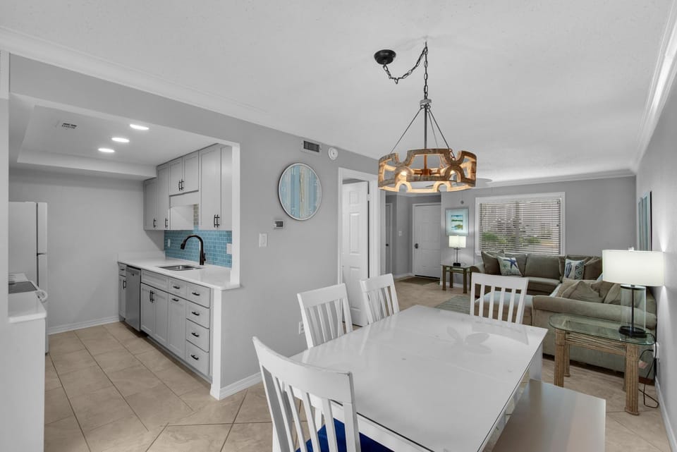 House, 1 King Bed (SouthBay by the Gulf #71) | Interior