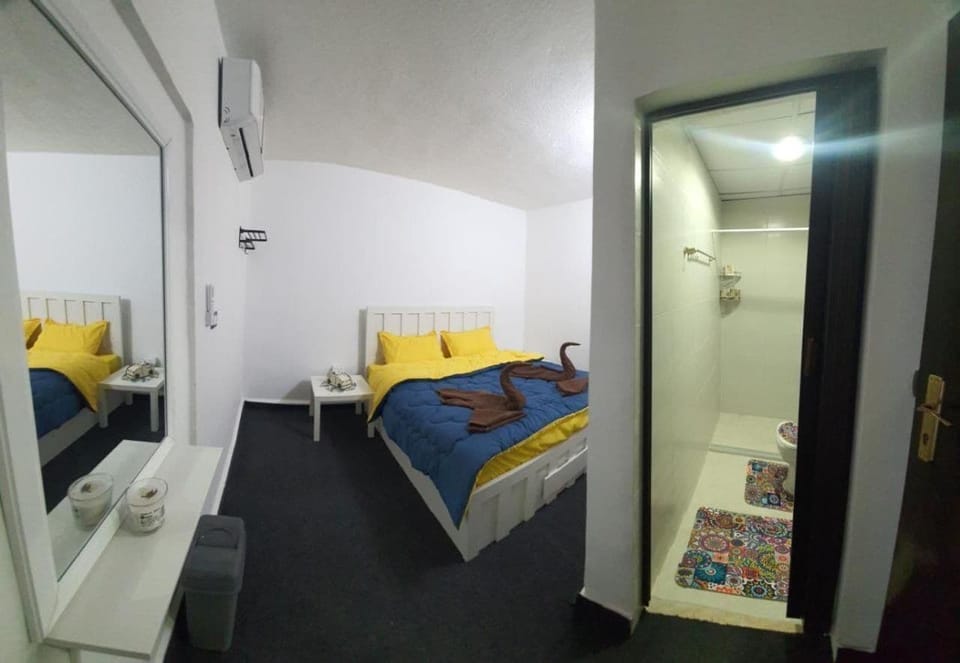 Deluxe Double Room | In-room safe, blackout drapes, soundproofing, WiFi (free)