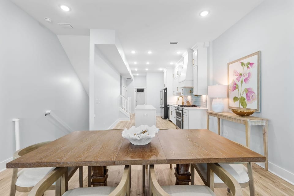 House, Multiple Beds (Salty Sisters) | Dining