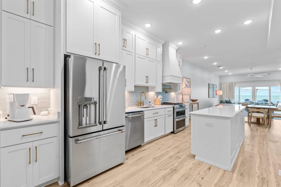 House, Multiple Beds (Salty Sisters) | Private kitchen | Oven, toaster