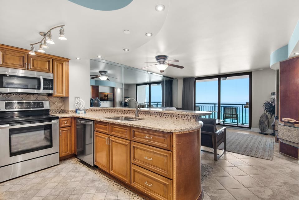 Condo, 1 King Bed with Sofa bed (SunDestin 711) | Private kitchen | Oven, toaster