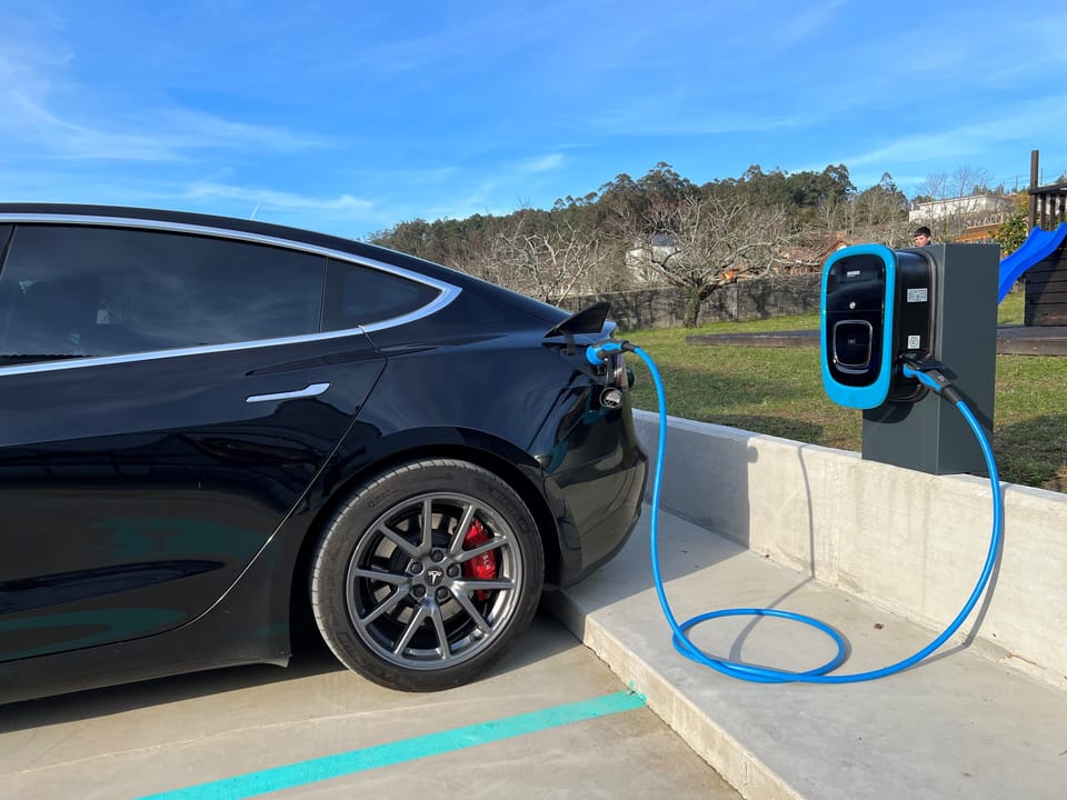 Electric vehicle charging station