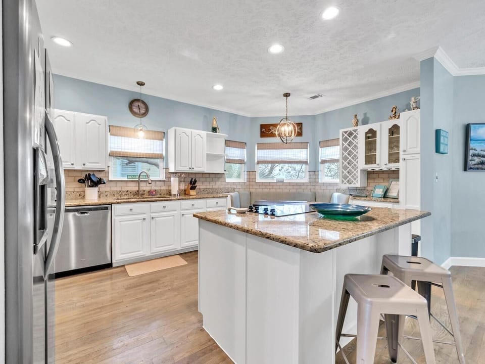 House, Multiple Beds (By the Ocean Blue) | Private kitchen | Toaster