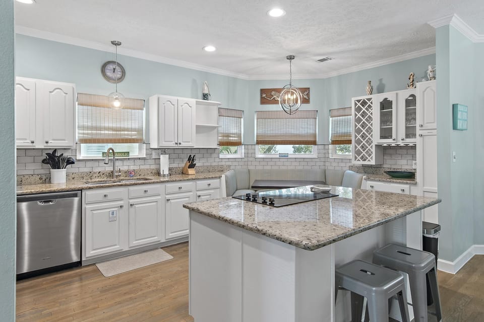 House, Multiple Beds (By the Ocean Blue) | Private kitchen | Toaster