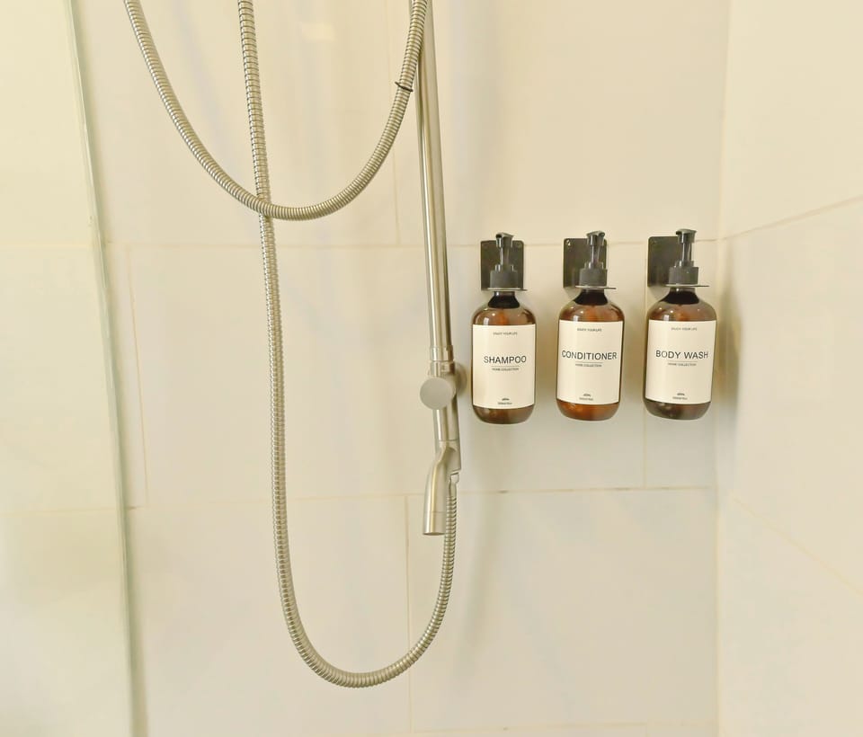 Standard Loft | Bathroom | Shower, bidet, towels, soap