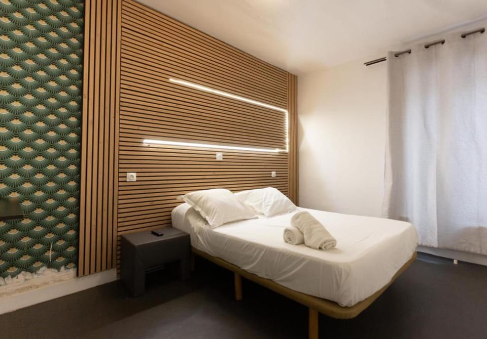 Deluxe Room | Free WiFi, bed sheets