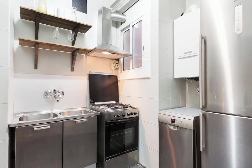 Apartment (3 Bedrooms) | Private kitchen | Microwave, oven, dishwasher, coffee/tea maker
