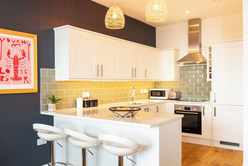 Luxury Apartment, 2 Bedrooms, Pets Allowed, Beach View | Private kitchen | Highchair