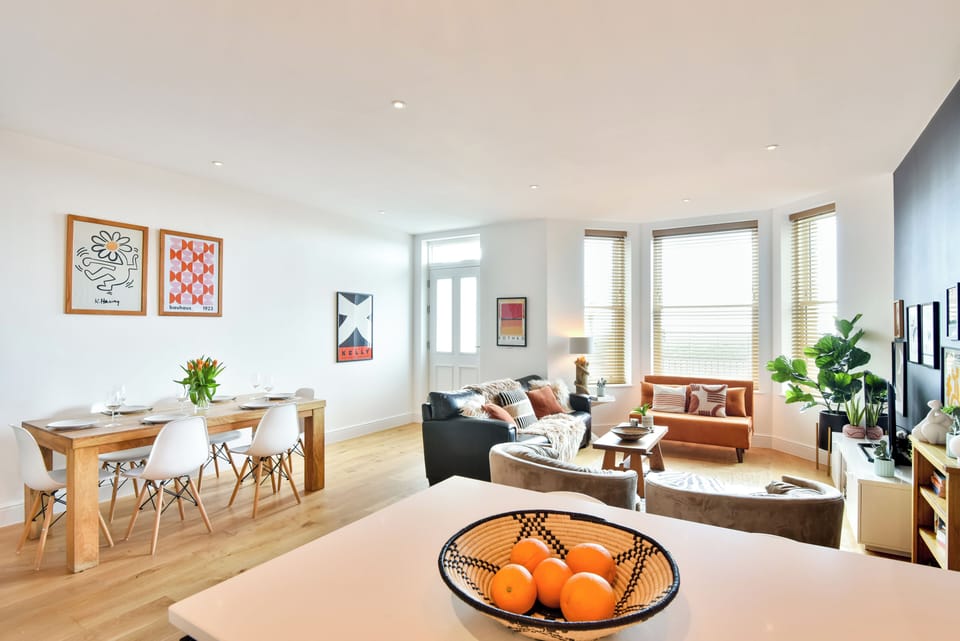 Luxury Apartment, 2 Bedrooms, Pets Allowed, Beach View | Private kitchen | Highchair