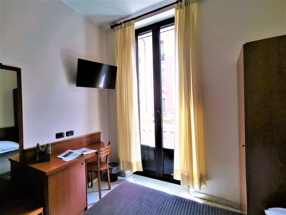 Single Room | Down comforters, minibar, in-room safe, desk