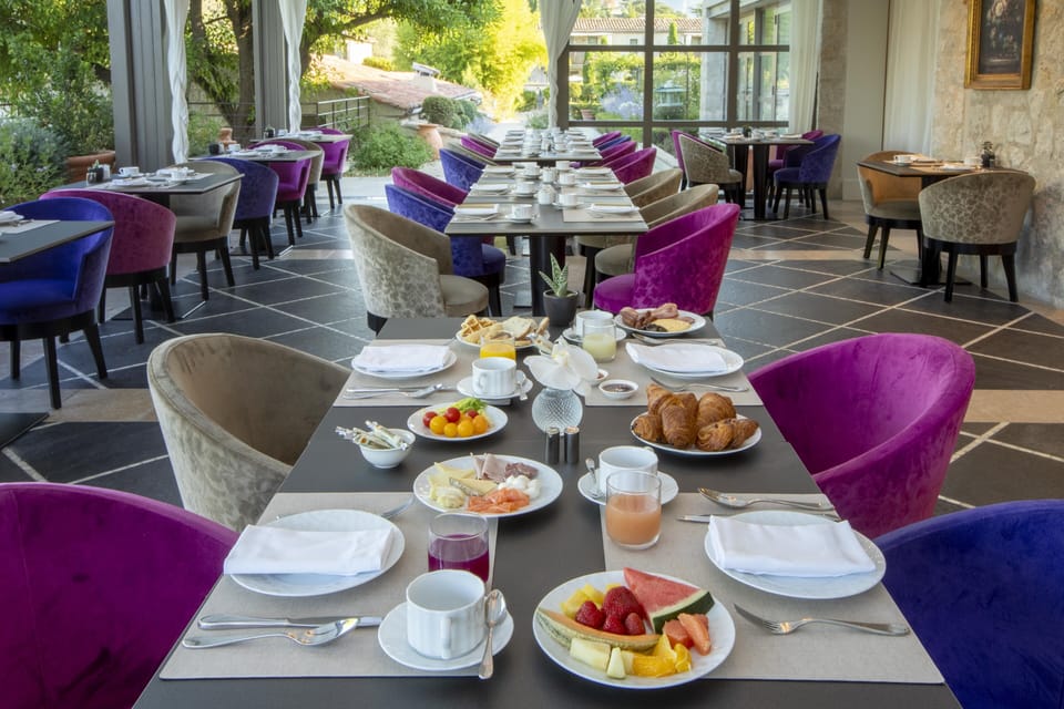 Daily buffet breakfast for a fee