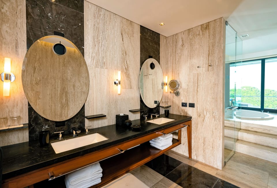 Shower, rainfall showerhead, free toiletries, hair dryer