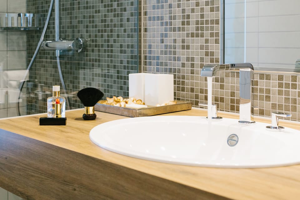 Bathroom sink