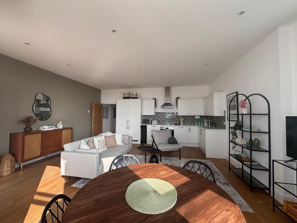 Premium Apartment, 2 Bedrooms, Patio, Beach View | Living area