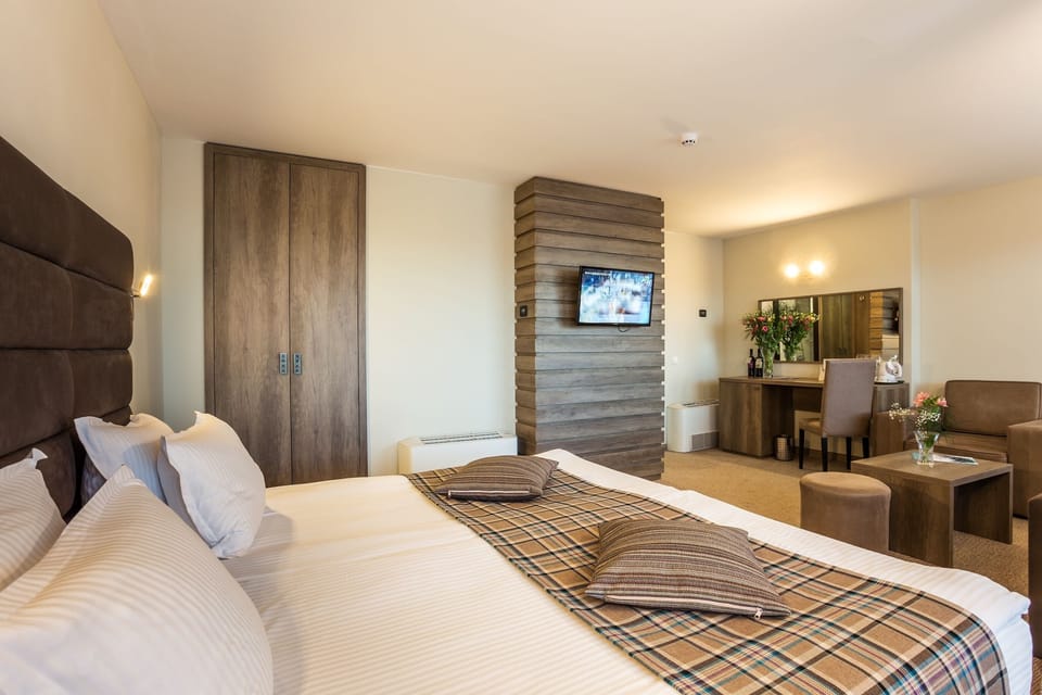 Junior Suite, Balcony | Minibar, in-room safe, soundproofing, iron/ironing board