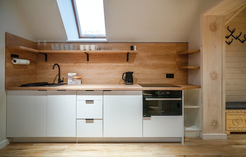 Apartment (3A) | Private kitchen | Fridge, stovetop, electric kettle, cookware/dishes/utensils